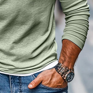 Lässiges, farblich passendes, gefälschtes zweiteiliges, doppellagiges Langarm-T-Shirt mit V-Ausschnitt für Herren