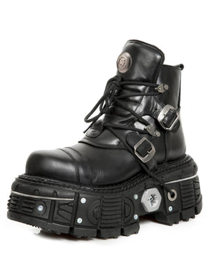 Martin-Stiefel im Retro-Punk-Stil
