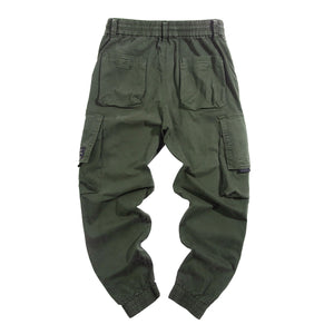CARGOHOSE MIT TASCHEN UND BAND