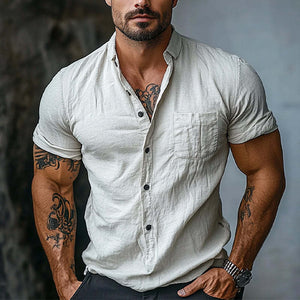 Einfarbiges Herrenhemd aus Baumwolle mit Revers und kurzen Ärmeln