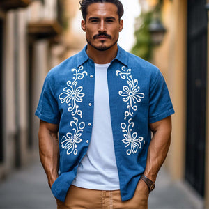 Lässiges Herrenhemd aus Baumwolle mit Vintage-Stickerei und kurzen Ärmeln