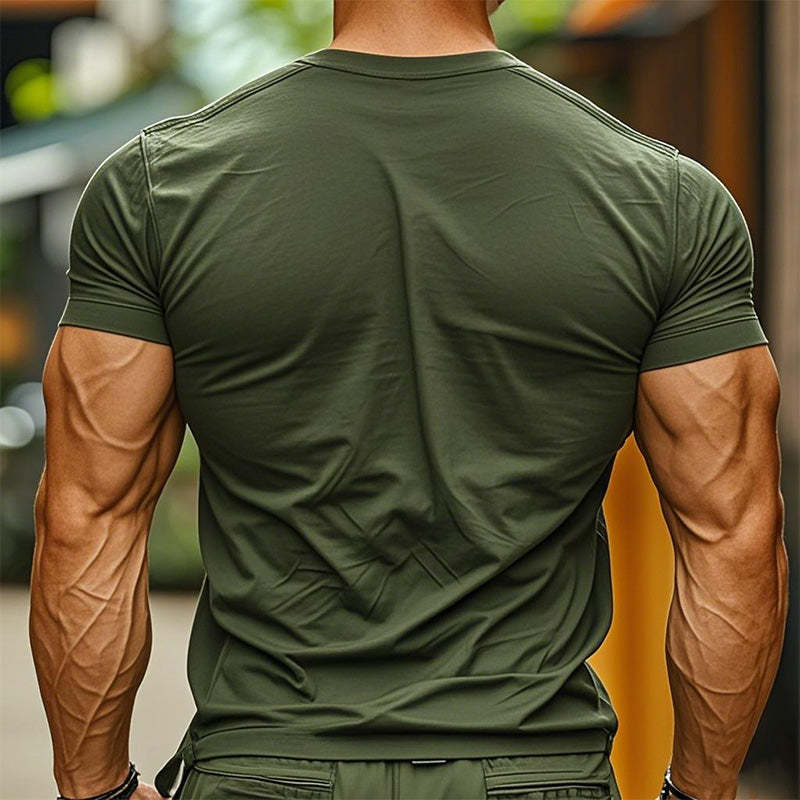 Herren-T-Shirt mit lässigem, kurzärmeligem Taschenmuster in Armeegrün