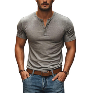 Lässiges, bequemes Herren-T-Shirt aus Baumwolle mit Henley-Kragen und schmaler Passform, kurzärmelig