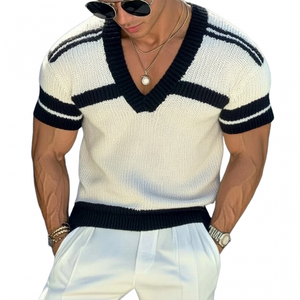 Lässiges Herren-T-Shirt mit V-Ausschnitt, gestreiftem Jacquard-Strick und schmaler Passform, kurzärmelig