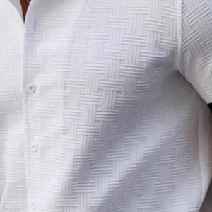 Herrenhemd mit Retro-Kontrast und Jacquard-Revers, schmales Kurzarmhemd