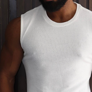 Lässiges Retro-Tanktop für Herren in Volltonfarbe mit Rundhalsausschnitt