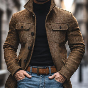 Herrenmantel im Vintage-Stil mit Fischgrätenmuster und Revers, mehreren Taschen, mittellang