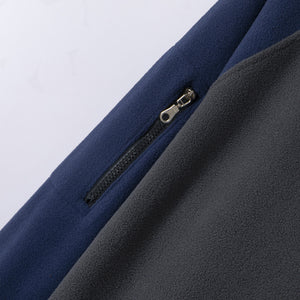 SWEATSHIRT AUS FLEECE MIT RAGLAN-REISSVERSCHLUSSTASCHE UND KONTRASTFARBE