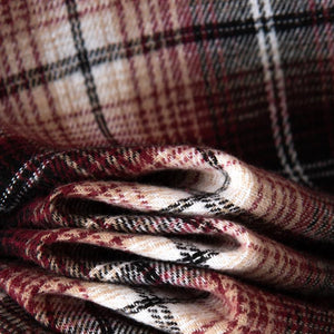 Lässiges Herrenhemd mit kariertem Revers und langen Ärmeln