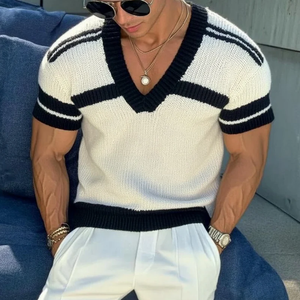 Lässiges Herren-T-Shirt mit V-Ausschnitt, gestreiftem Jacquard-Strick und schmaler Passform, kurzärmelig