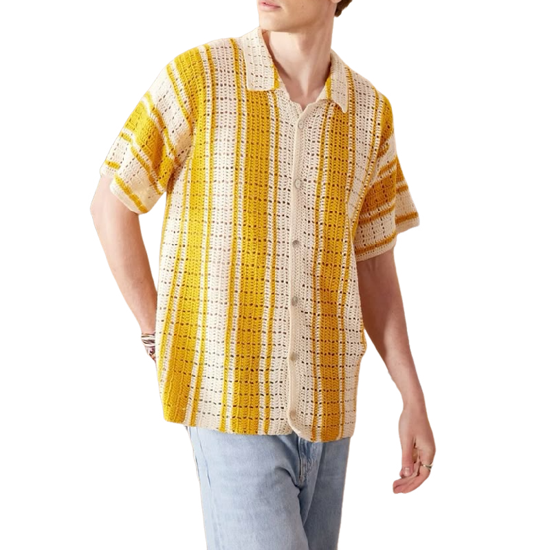 Lässiger, einreihiger, gestrickter, kurzärmeliger Cardigan mit kontrastierendem, gestreiftem Revers für Herren
