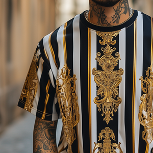 Herren-T-Shirt mit Rundhalsausschnitt und kurzen Ärmeln im Retro-Stil und Barock-Print