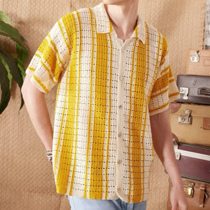 Lässiger, einreihiger, gestrickter, kurzärmeliger Cardigan mit kontrastierendem, gestreiftem Revers für Herren