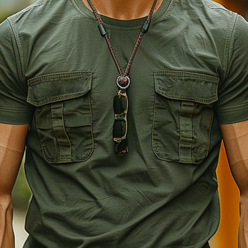 Herren-T-Shirt mit lässigem, kurzärmeligem Taschenmuster in Armeegrün