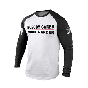 NOBODY CARES WORK HARDER Langarm-T-Shirt aus 100 % Baumwolle mit Raglan-Grafik