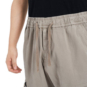 CARGOHOSE MIT TASCHEN